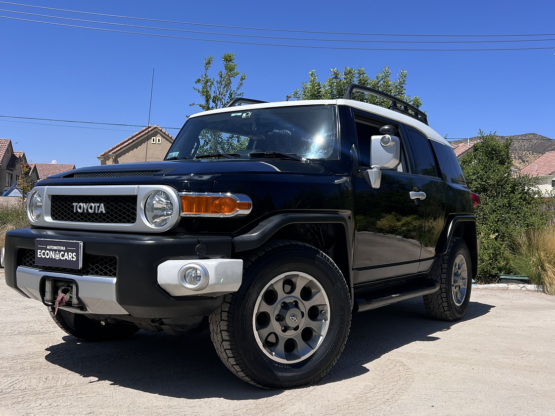 Toyota FJ Crusier Top de Linea / Año 2013 1