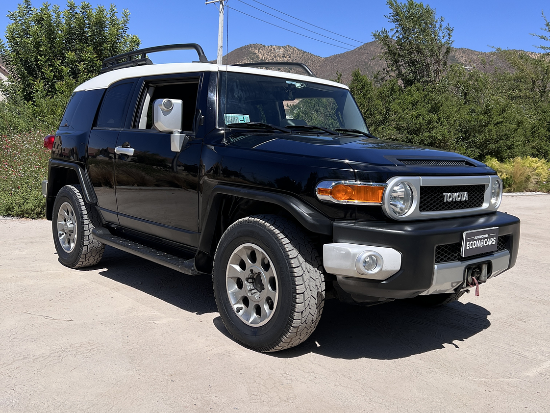 Toyota FJ Crusier Top de Linea / Año 2013 3