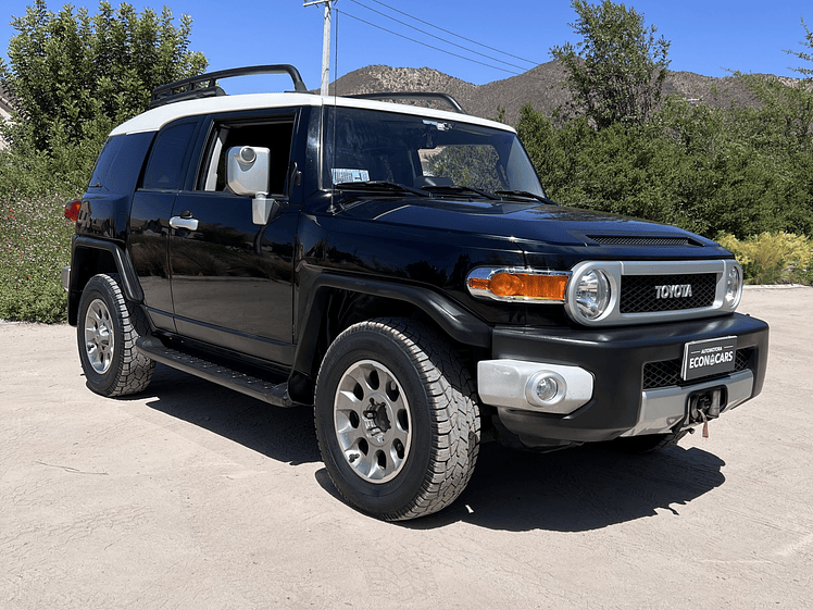 Toyota FJ Crusier Top de Linea / Año 2013 3