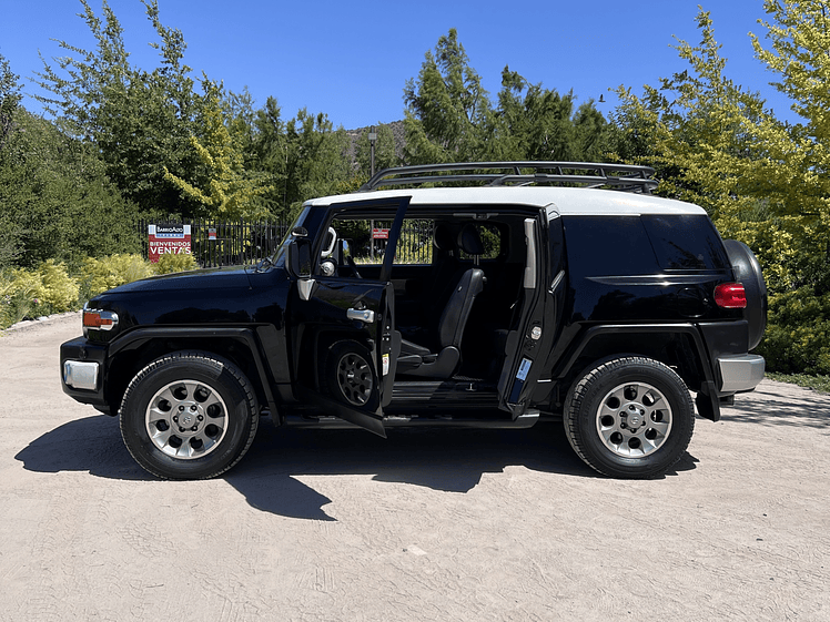 Toyota FJ Crusier Top de Linea / Año 2013 11