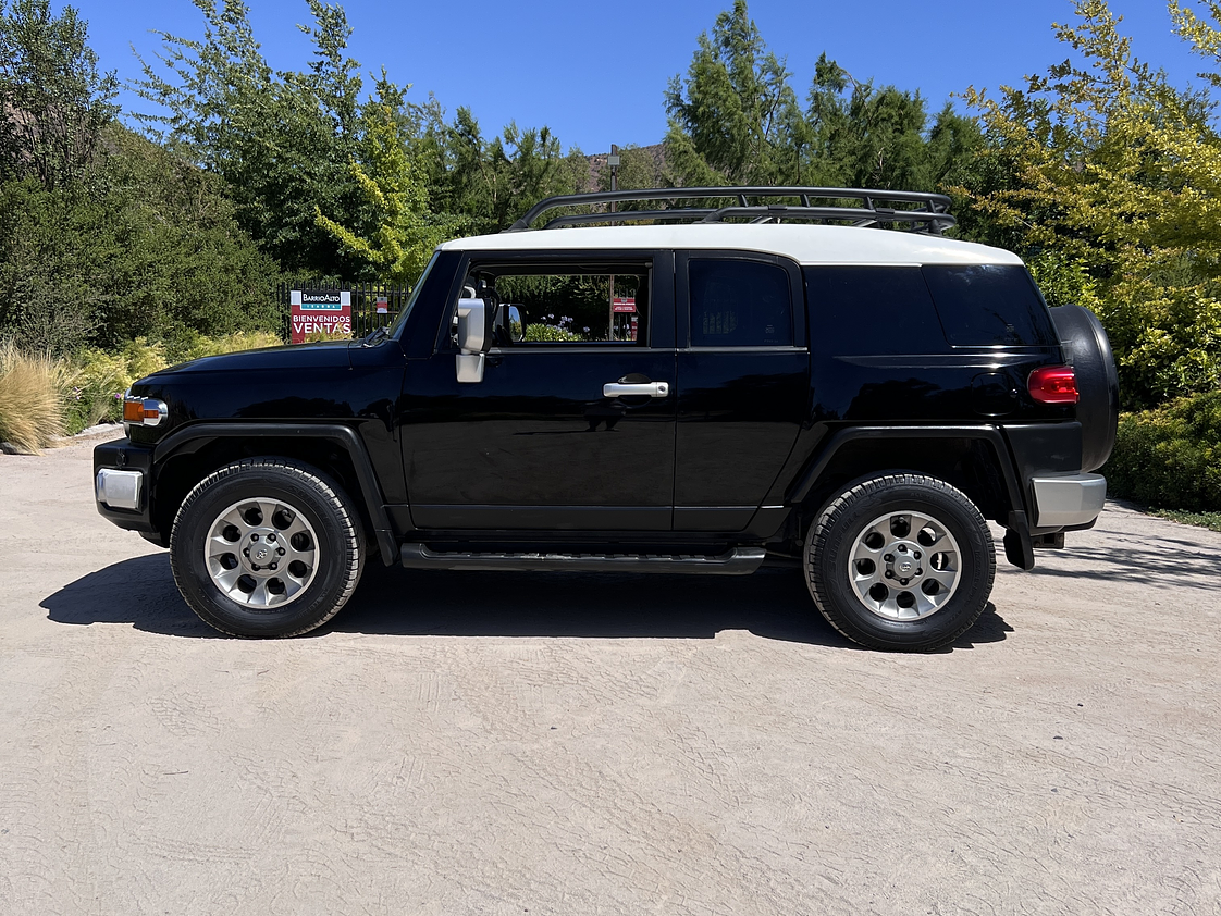 Toyota FJ Crusier Top de Linea / Año 2013 19