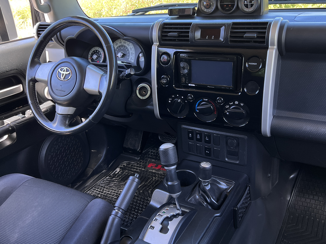 Toyota FJ Crusier Top de Linea / Año 2013 26