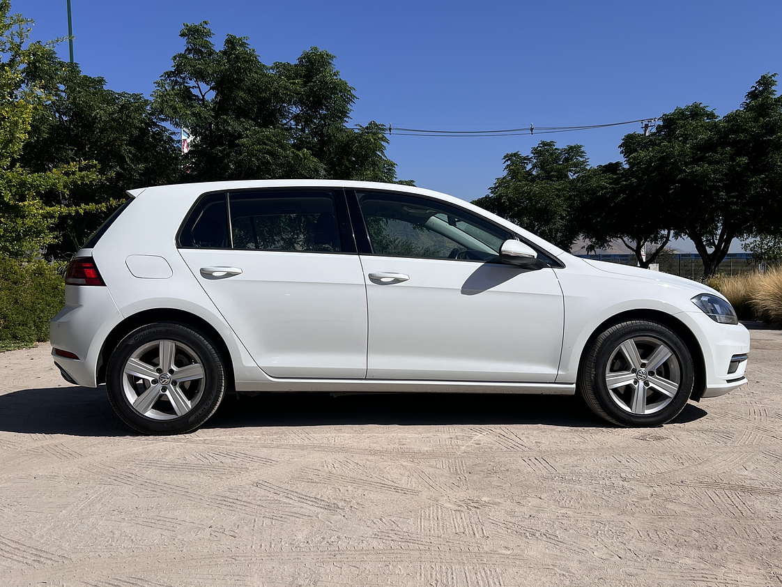 Volkswagen Golf AT / Año 2018 3