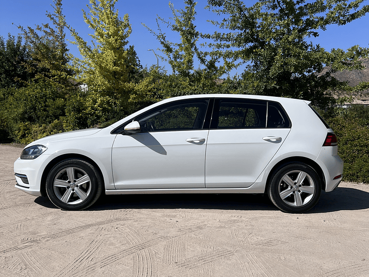 Volkswagen Golf AT / Año 2018 4