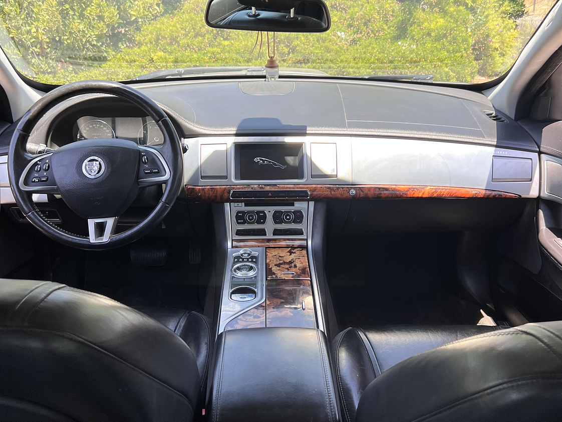 Jaguar XF 3.0 / Año 2013 19