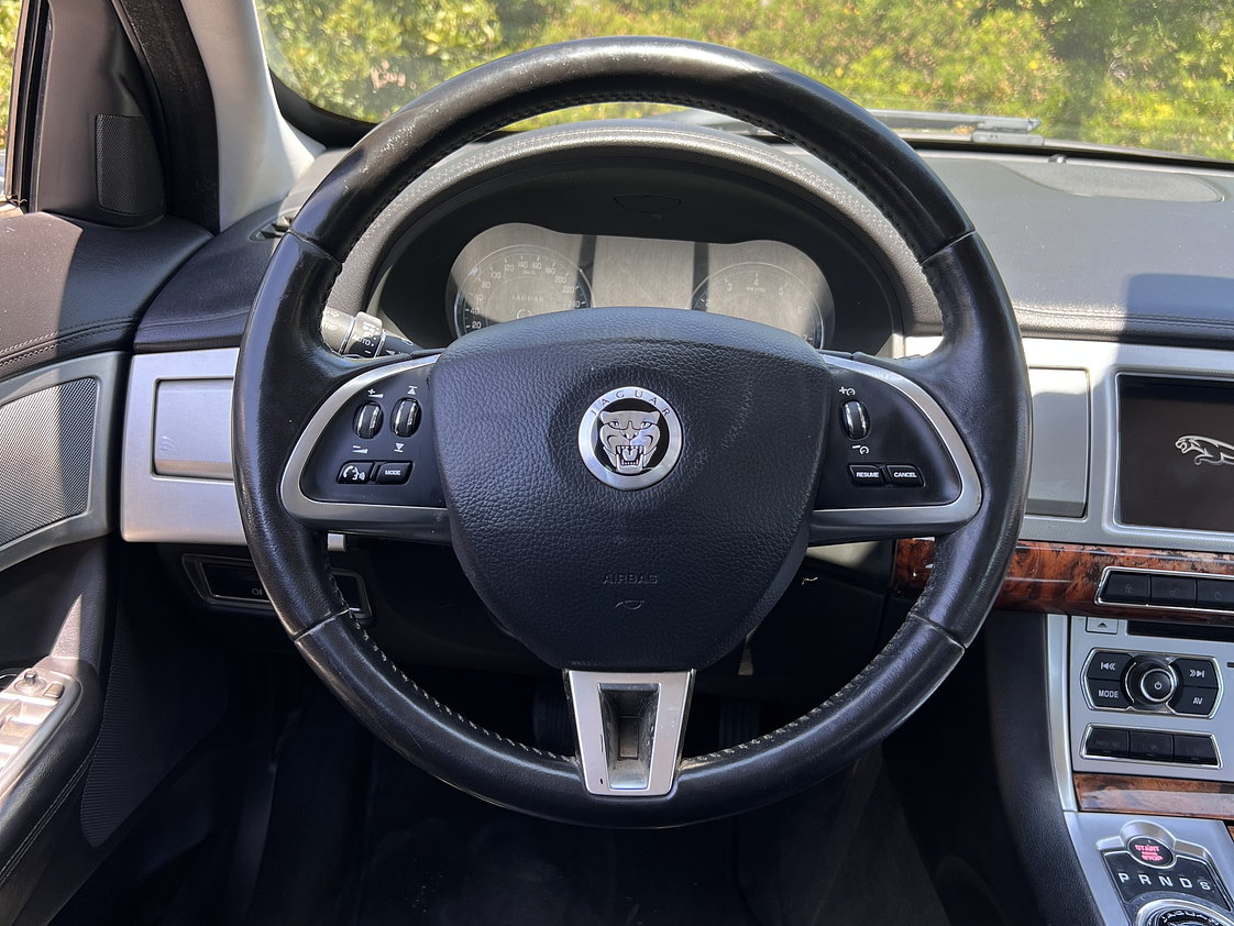 Jaguar XF 3.0 / Año 2013 23