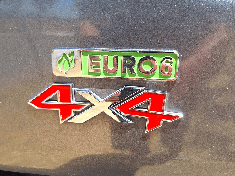 Ssangyong Grand Musso Diesel / Año 2022 28