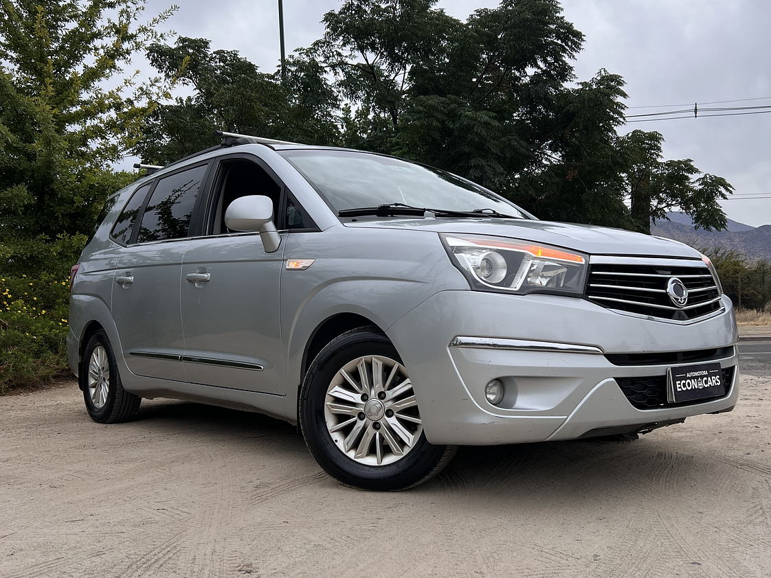 Ssangyong Stavic 2.2 Diesel / Año 2017 3