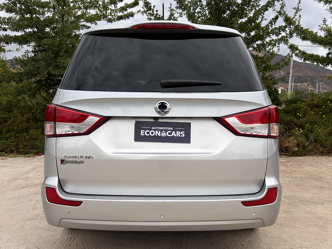 Ssangyong Stavic 2.2 Diesel / Año 2017 4