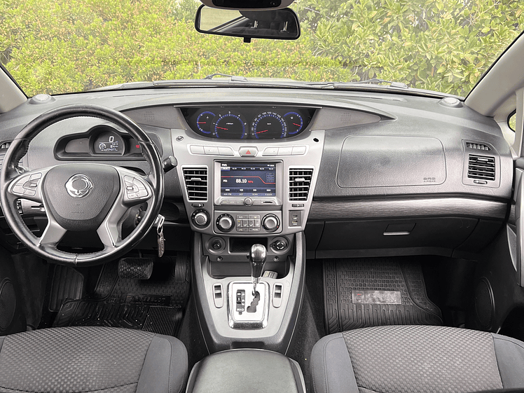 Ssangyong Stavic 2.2 Diesel / Año 2017 7