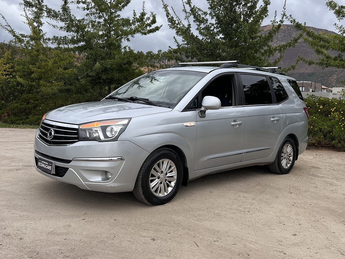 Ssangyong Stavic 2.2 Diesel / Año 2017 8