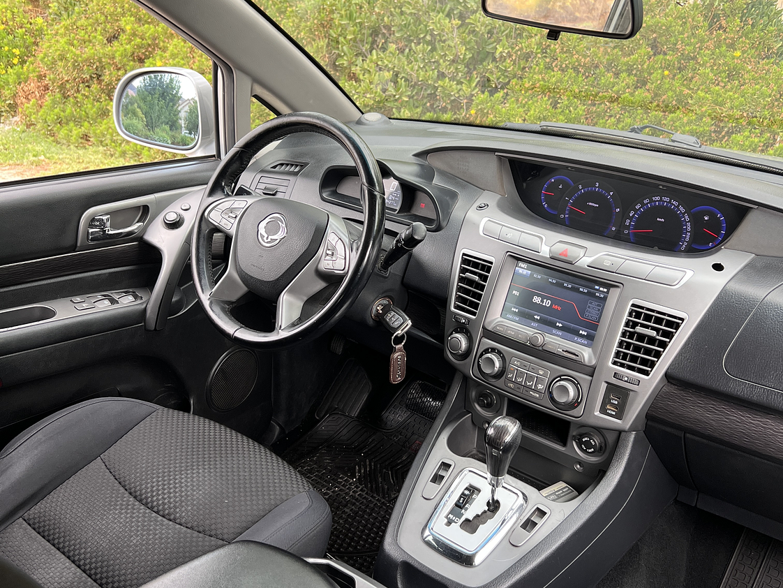 Ssangyong Stavic 2.2 Diesel / Año 2017 21