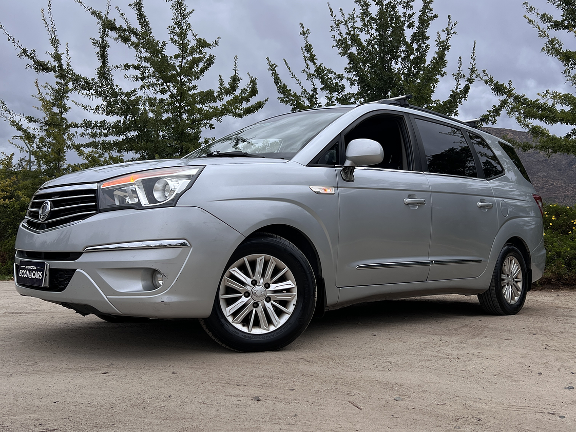 Ssangyong Stavic 2.2 Diesel / Año 2017 1