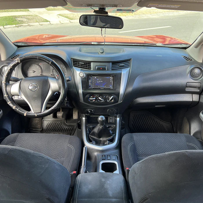 Nissan NP 300  SE / Año 2017 9