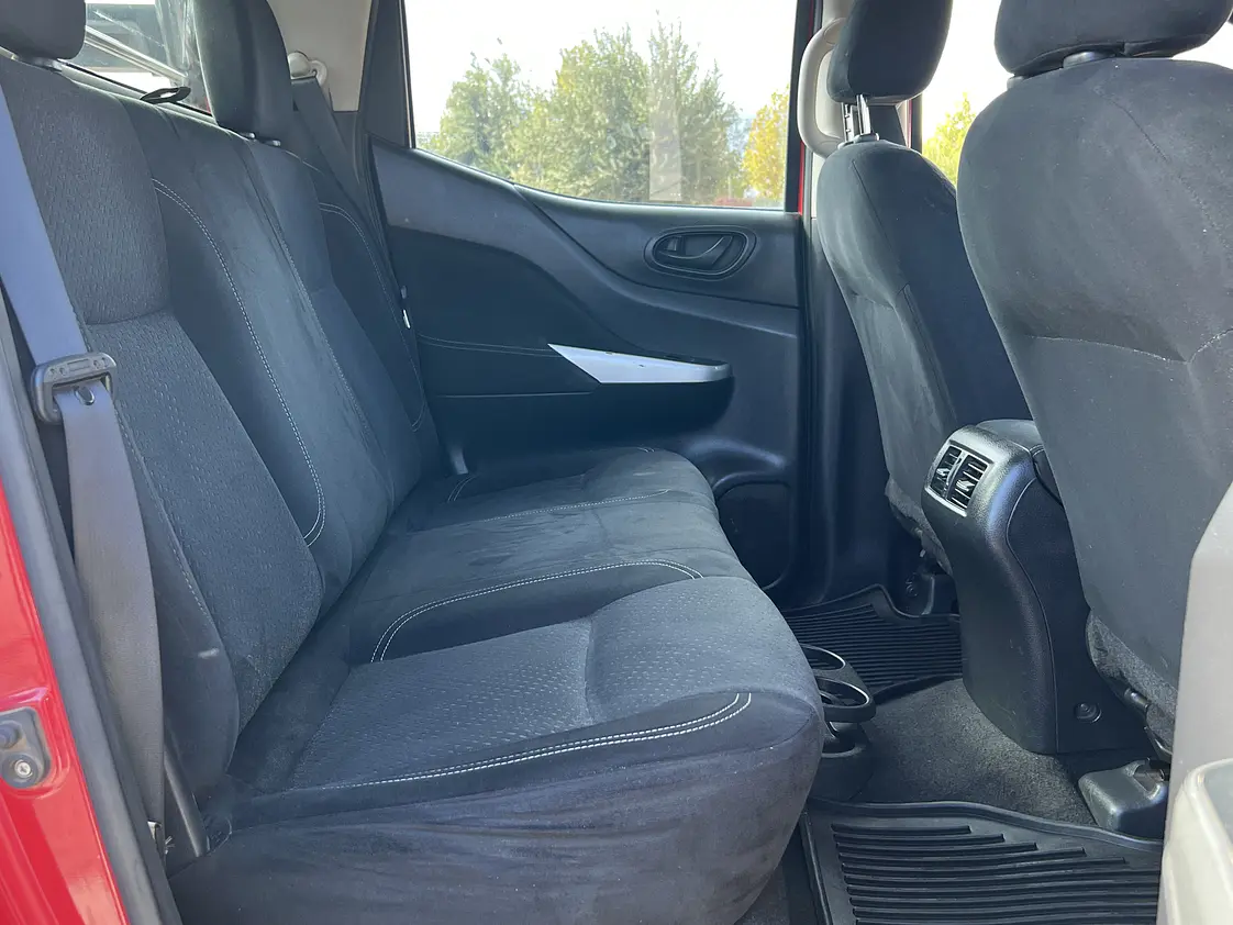 Nissan NP 300  SE / Año 2017 10