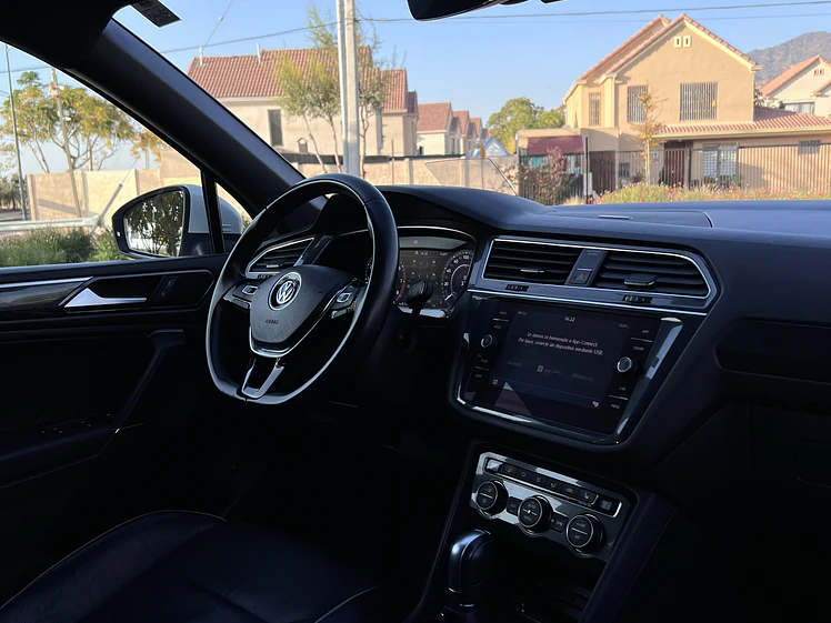 Volkswagen Tiguan Limited / Año 2018 18
