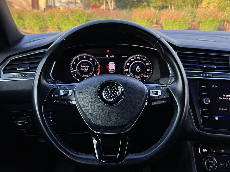 Volkswagen Tiguan Limited / Año 2018 17