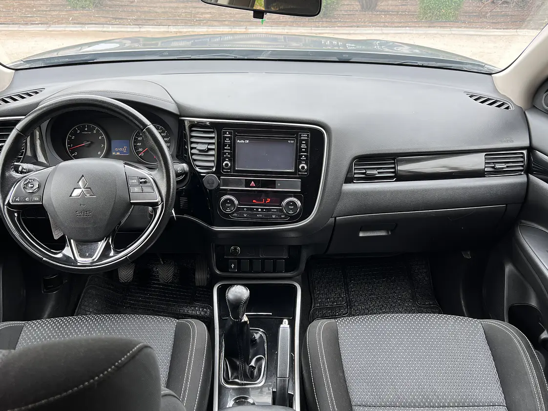 Mitsubishi Outlander 2.0 MT / Año 2019 4