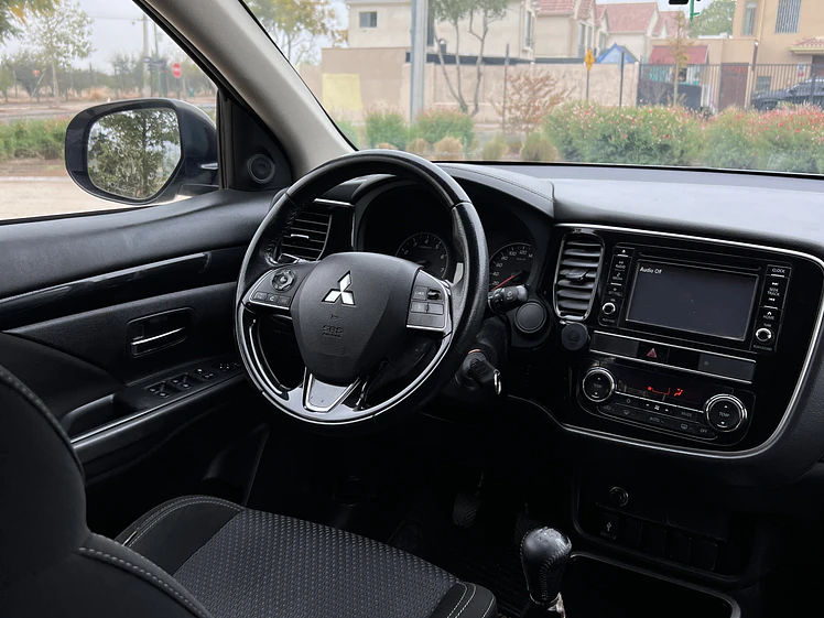 Mitsubishi Outlander 2.0 MT / Año 2019 5