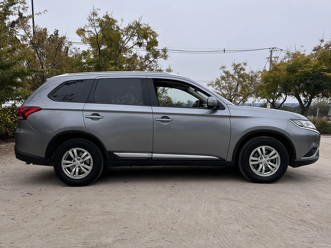 Mitsubishi Outlander 2.0 MT / Año 2019 9