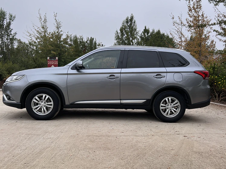 Mitsubishi Outlander 2.0 MT / Año 2019 12