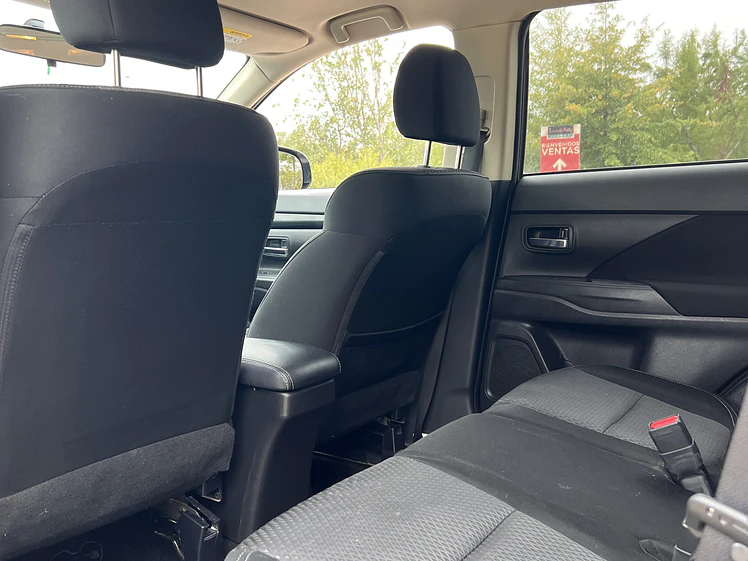 Mitsubishi Outlander 2.0 MT / Año 2019 14