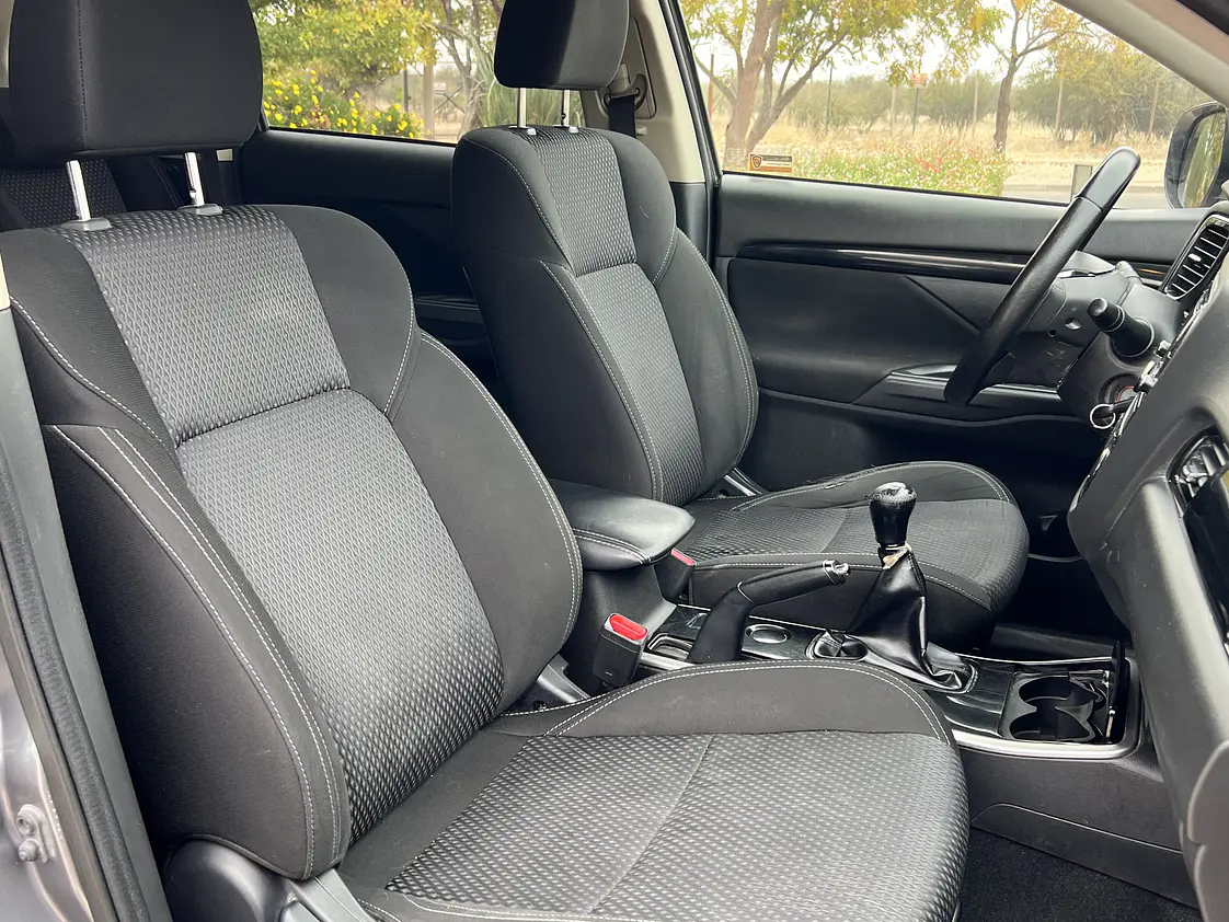 Mitsubishi Outlander 2.0 MT / Año 2019 15