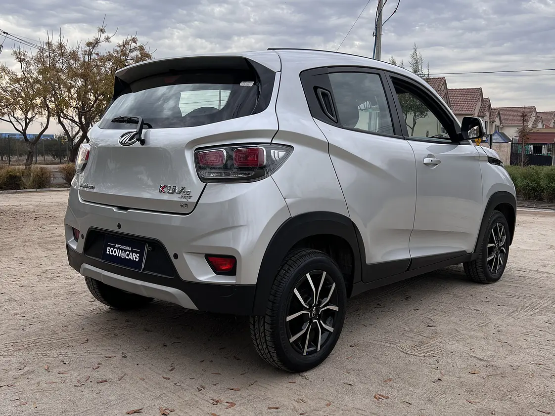 Mahindra KUV 100 / Año 2020 8