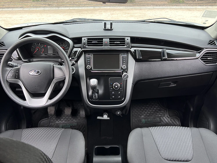 Mahindra KUV 100 / Año 2020 10