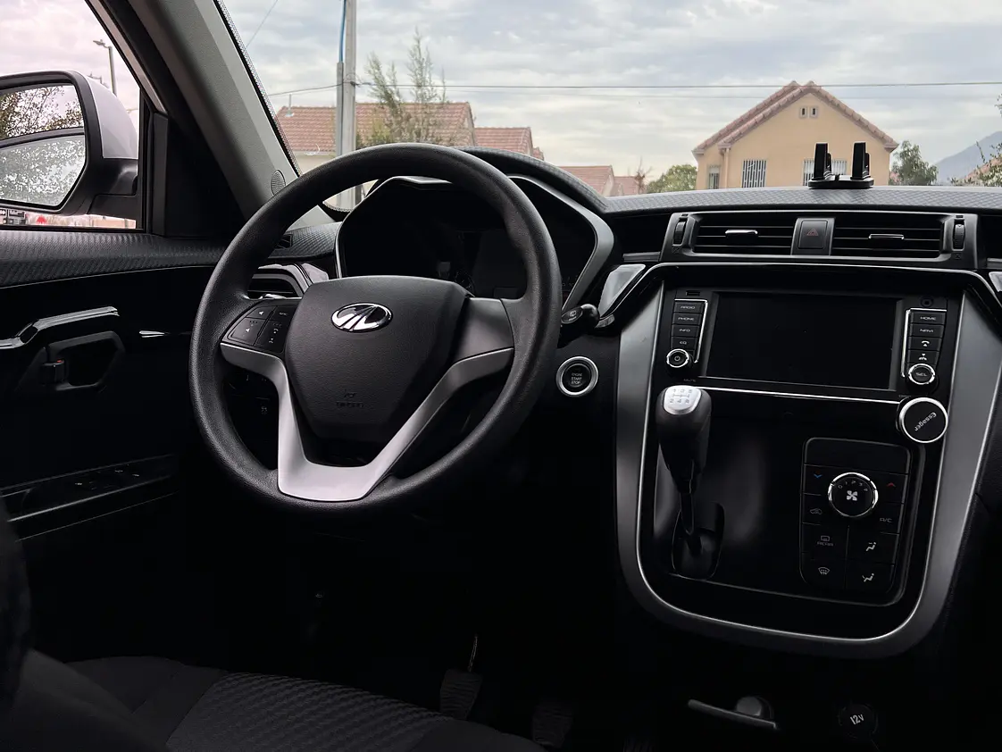 Mahindra KUV 100 / Año 2020 11