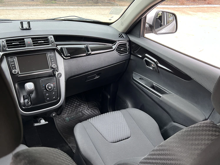 Mahindra KUV 100 / Año 2020 13