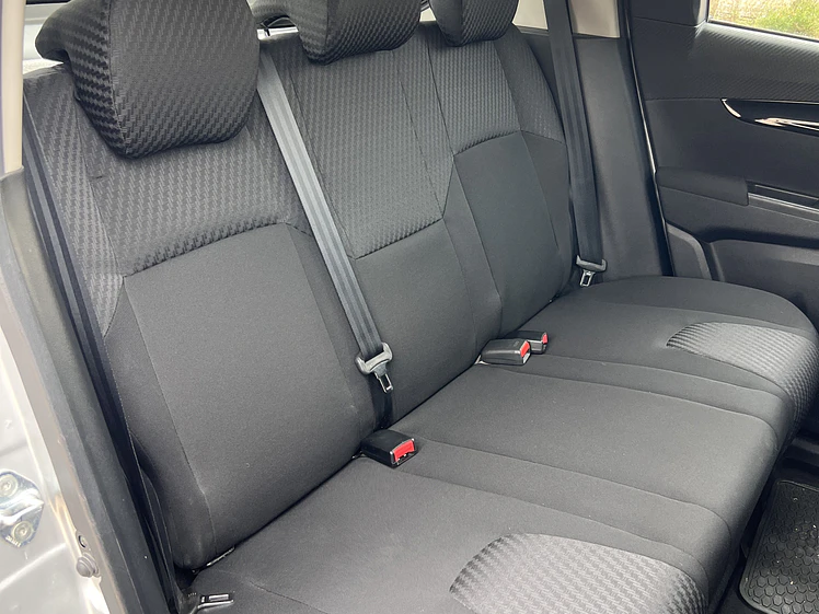 Mahindra KUV 100 / Año 2020 15