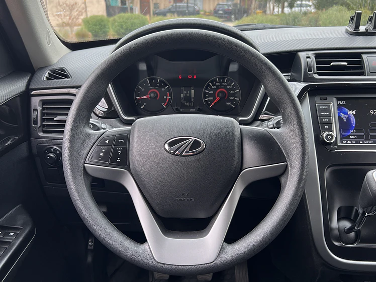Mahindra KUV 100 / Año 2020 16