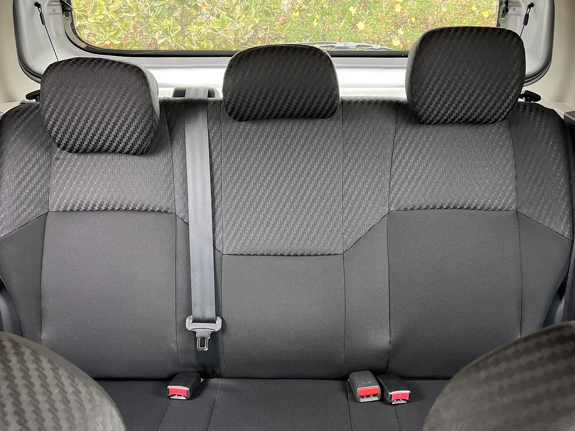 Mahindra KUV 100 / Año 2020 17