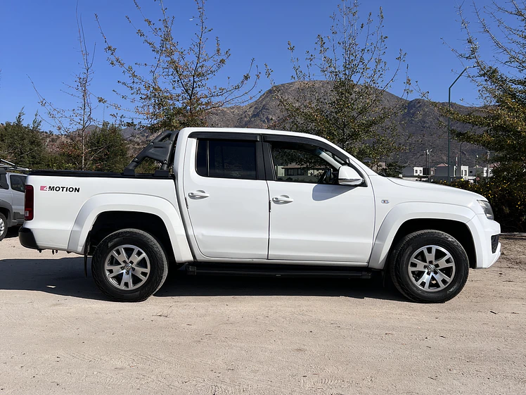 Volkswagen Amarok 4x4 TDI 2.0 / Año 2018 2