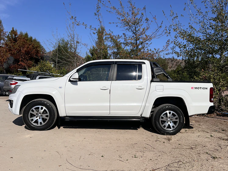 Volkswagen Amarok 4x4 TDI 2.0 / Año 2018 10