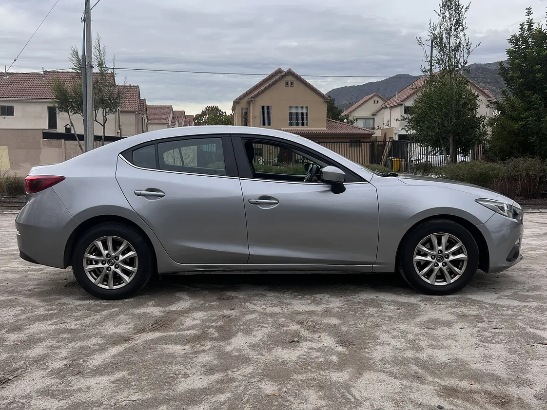 Mazda 3 Sedan Automatico / Año 2015 9