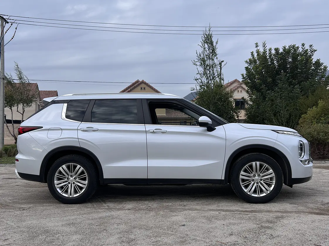 Mitsubishi Outlander GLX Automatico / Año 2023 2