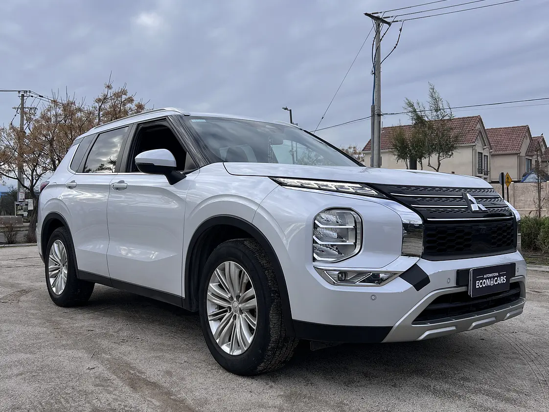 Mitsubishi Outlander GLX Automatico / Año 2023 3