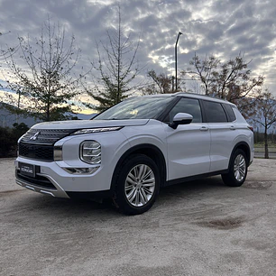 Mitsubishi Outlander GLX Automatico / Año 2023