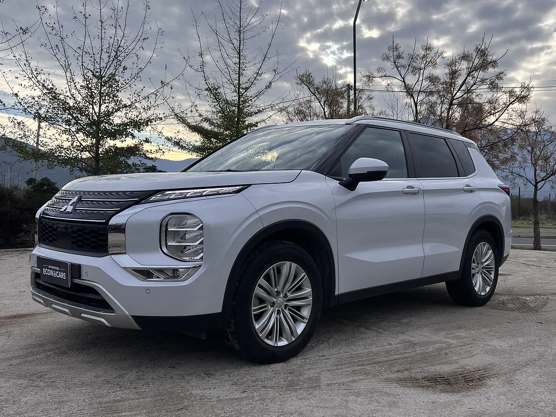 Mitsubishi Outlander GLX Automatico / Año 2023 1