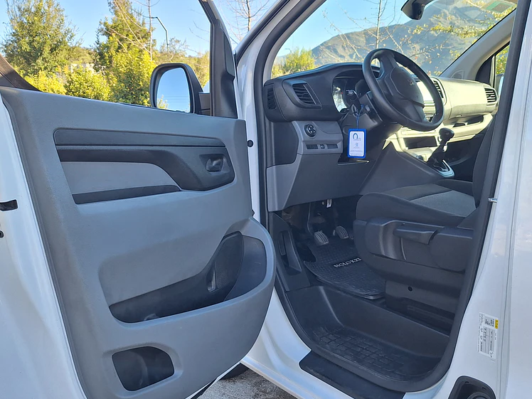 Peugeot Expert 2.0 Premium Diesel / Año 2023 11