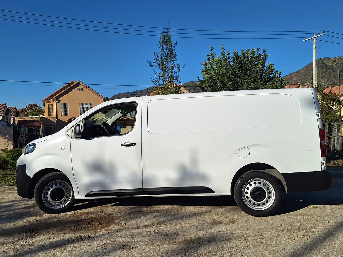 Peugeot Expert 2.0 Premium Diesel / Año 2023 18