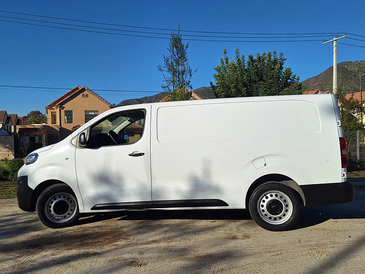 Peugeot Expert 2.0 Premium Diesel / Año 2023 18