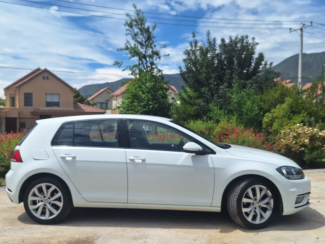 Volkswagen Golf 1.4 Automatico Highline / Año 2021 2