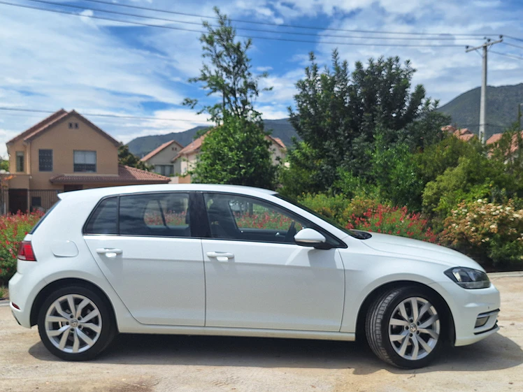 Volkswagen Golf 1.4 Automatico Highline / Año 2021 2