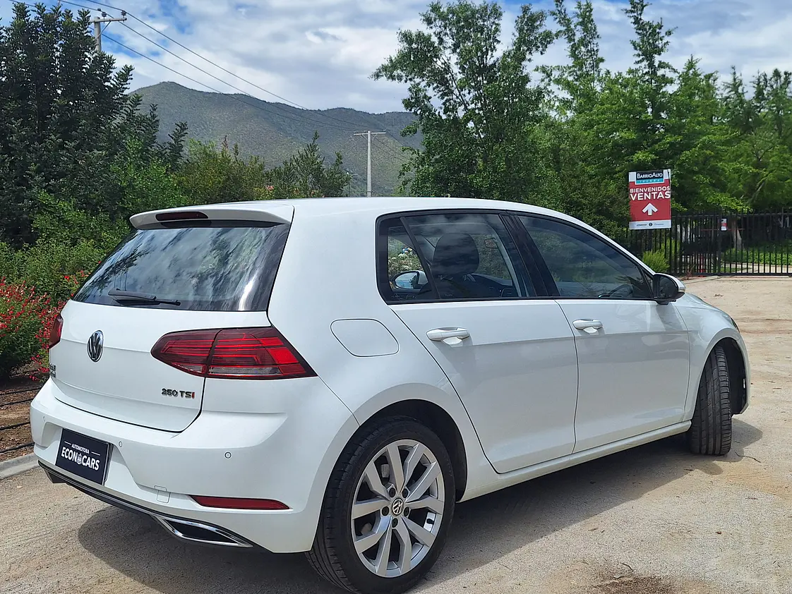 Volkswagen Golf 1.4 Automatico Highline / Año 2021 11