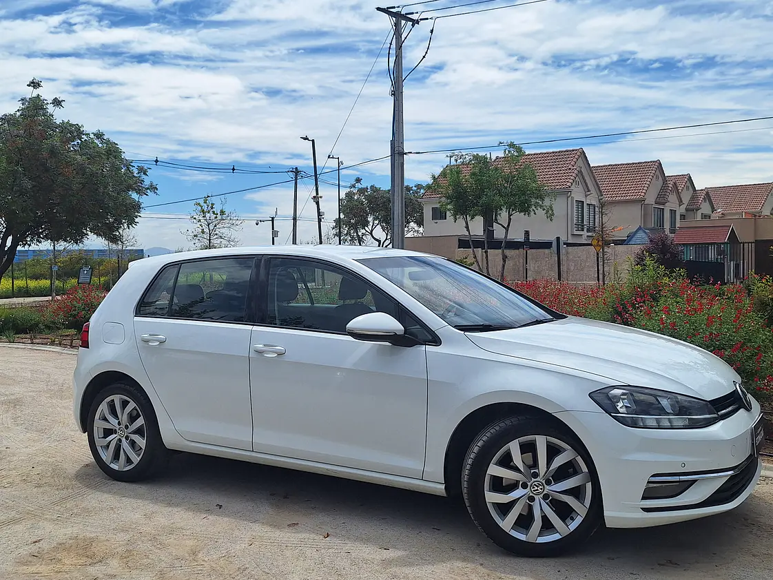 Volkswagen Golf 1.4 Automatico Highline / Año 2021 3