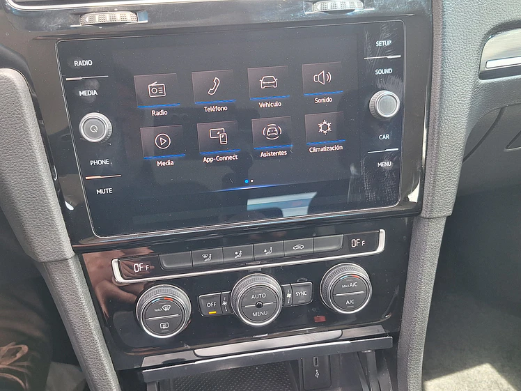 Volkswagen Golf 1.4 Automatico Highline / Año 2021 16