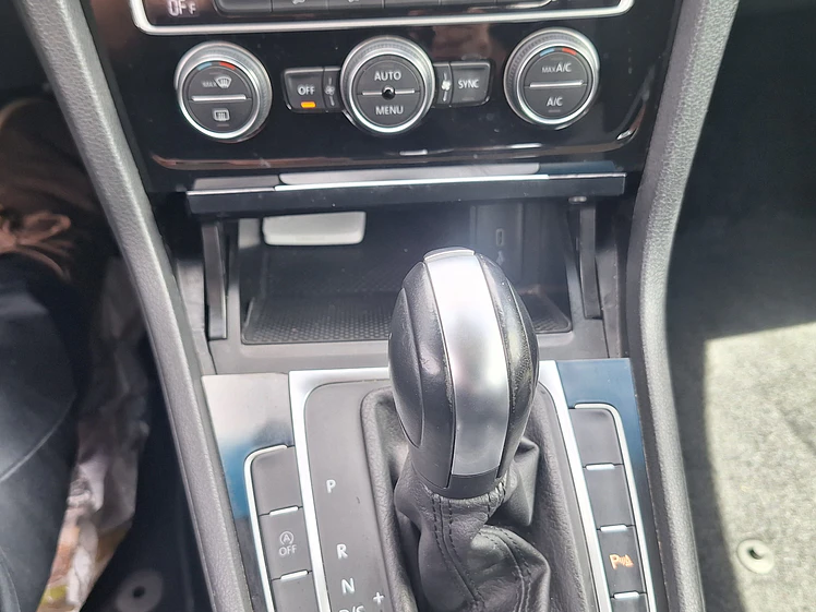 Volkswagen Golf 1.4 Automatico Highline / Año 2021 17